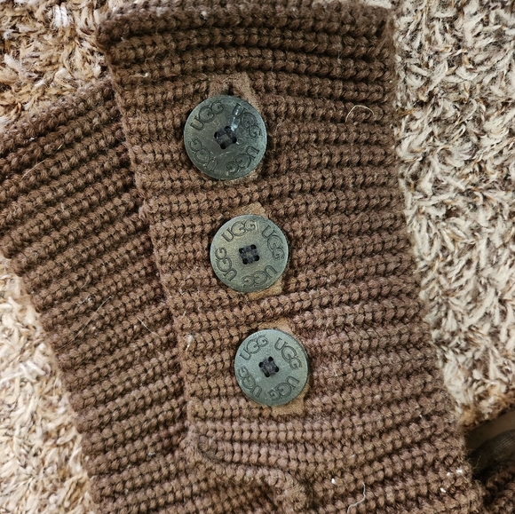 UGGS boots - Picture 2 of 5